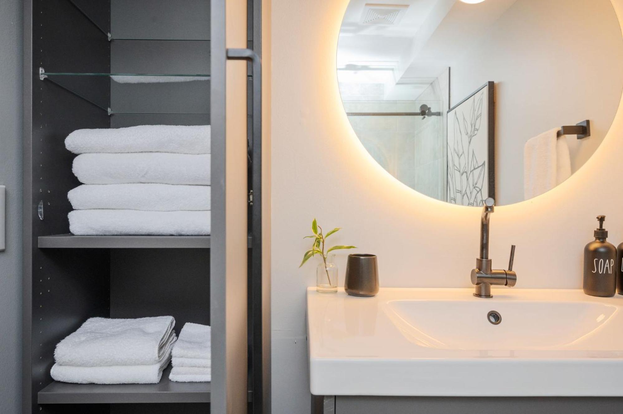 Quiet & Quaint Apartment, 5 Mins To Airport And 15 Mins To Downtown アトランタ エクステリア 写真