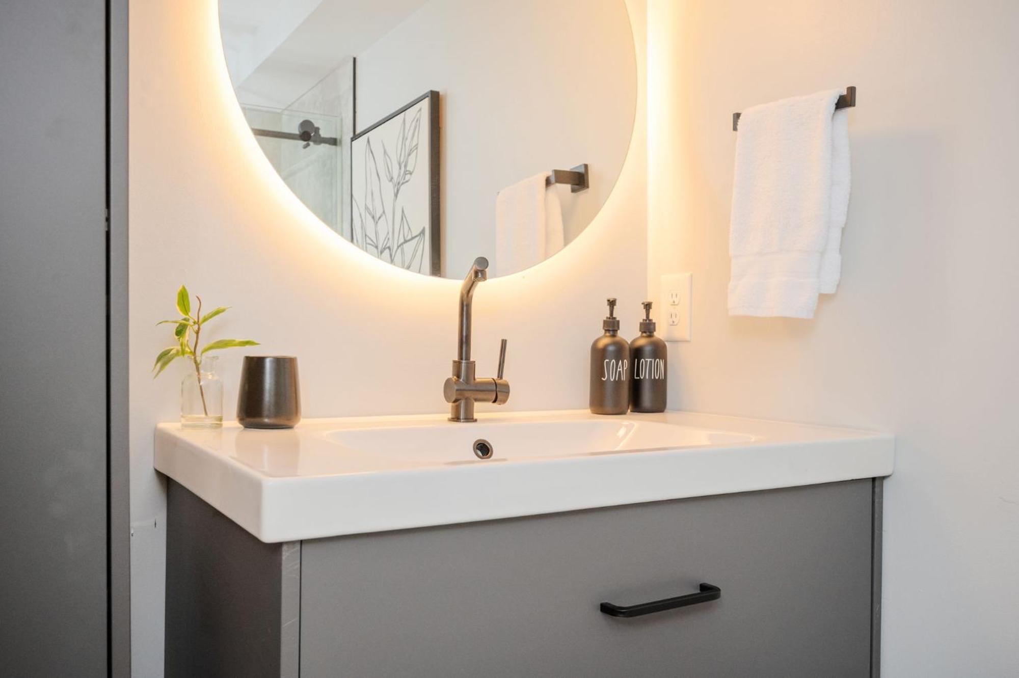 Quiet & Quaint Apartment, 5 Mins To Airport And 15 Mins To Downtown アトランタ エクステリア 写真